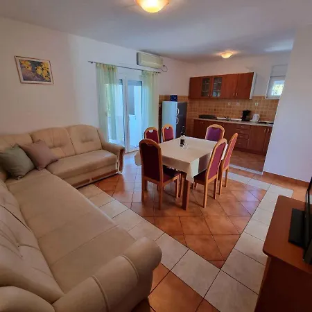 In 43205 Apartament *